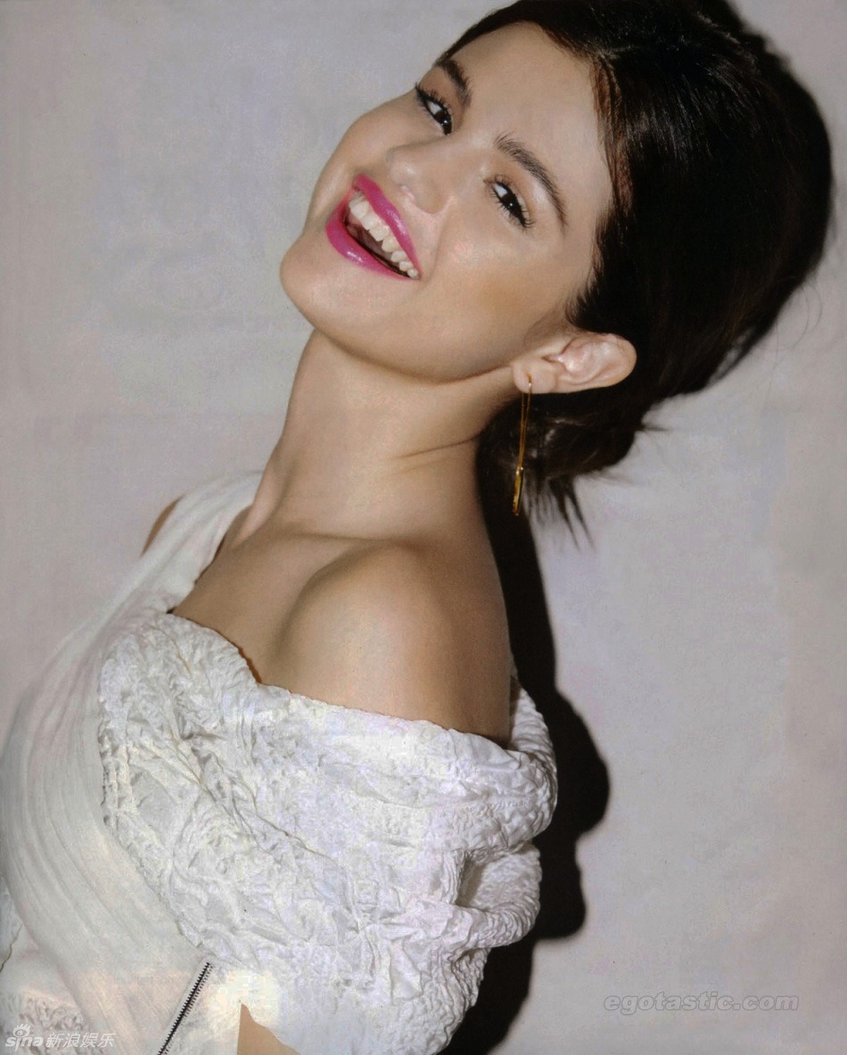 Justin-Biebers-rumored-girlfriend-Selena-Gomez-sexy-photo-1