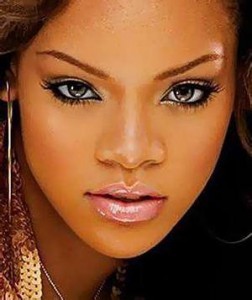 rihanna_narrowweb__300x3570.jpg